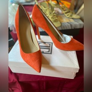 Orange Sued Pump by Ivanka Trump Size 9